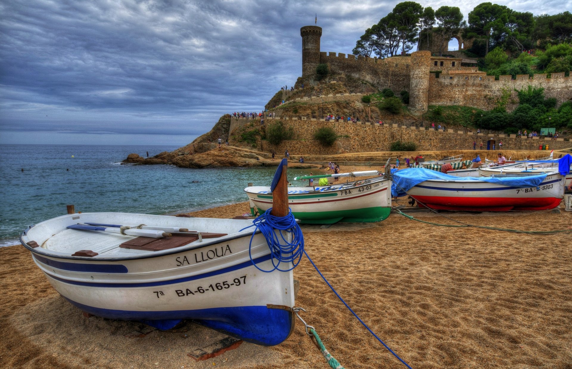 tossa de mar gérone catalogne espagne costa brava vila vella mer des baléares tossa de mar vila vella mer des baléares forteresse mer côte bateaux plage sable