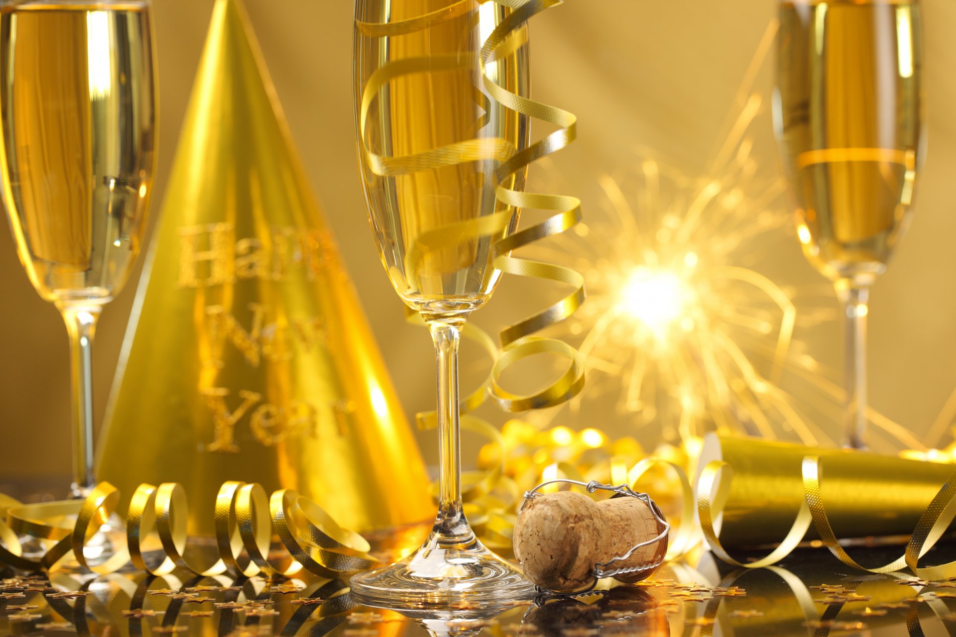 heureux nouvel an champagne or vacances vacances verres à vin serpentine cierges