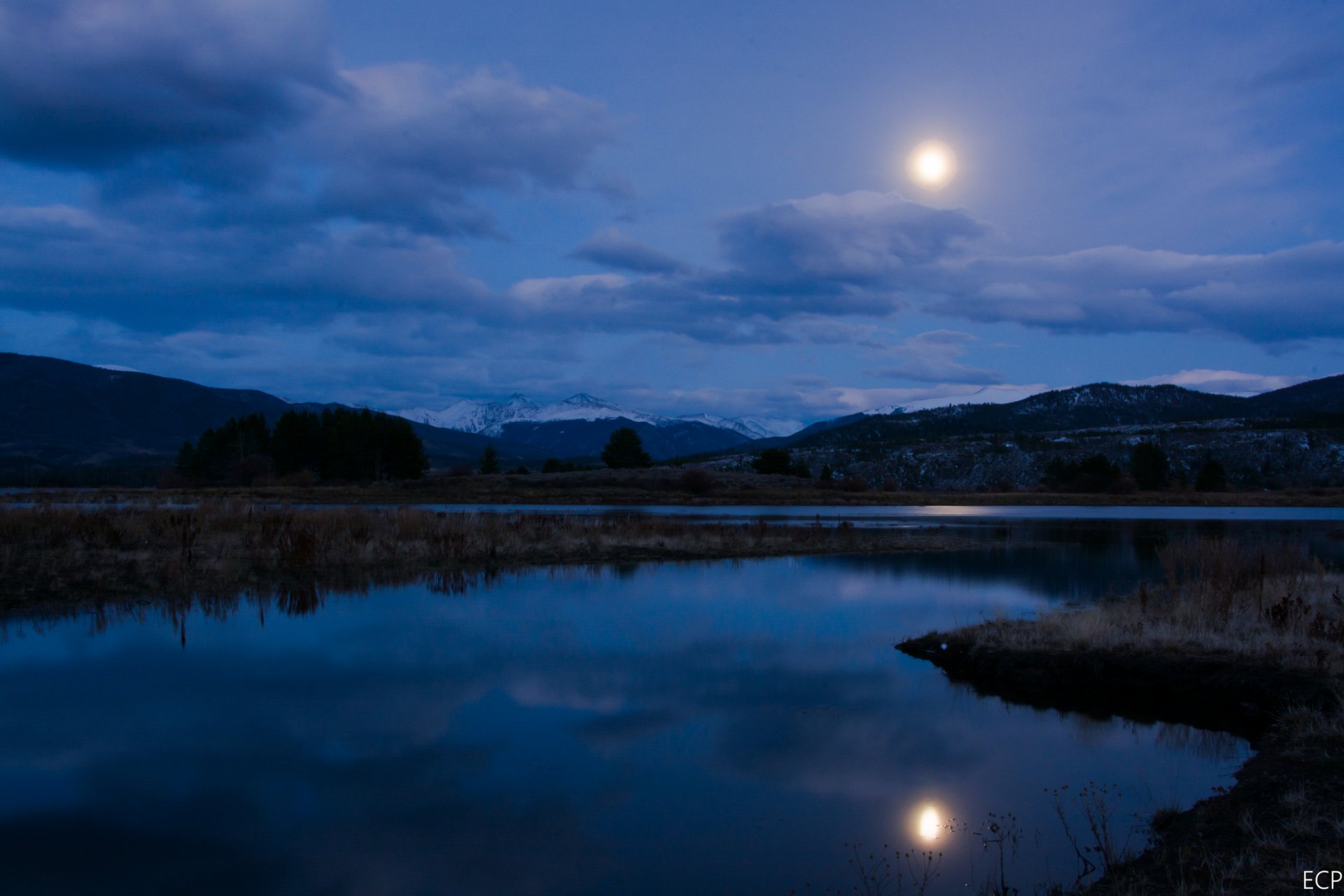 paysage nuit lune brillante brille ciel nuages