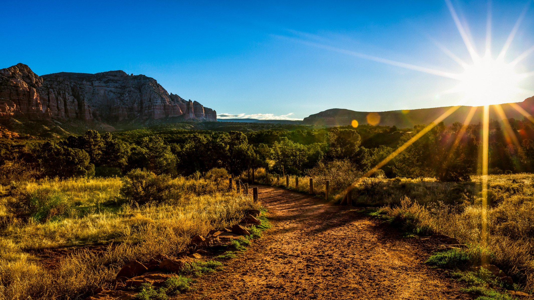 et le soleil se lève arizona soleil arbres montagnes