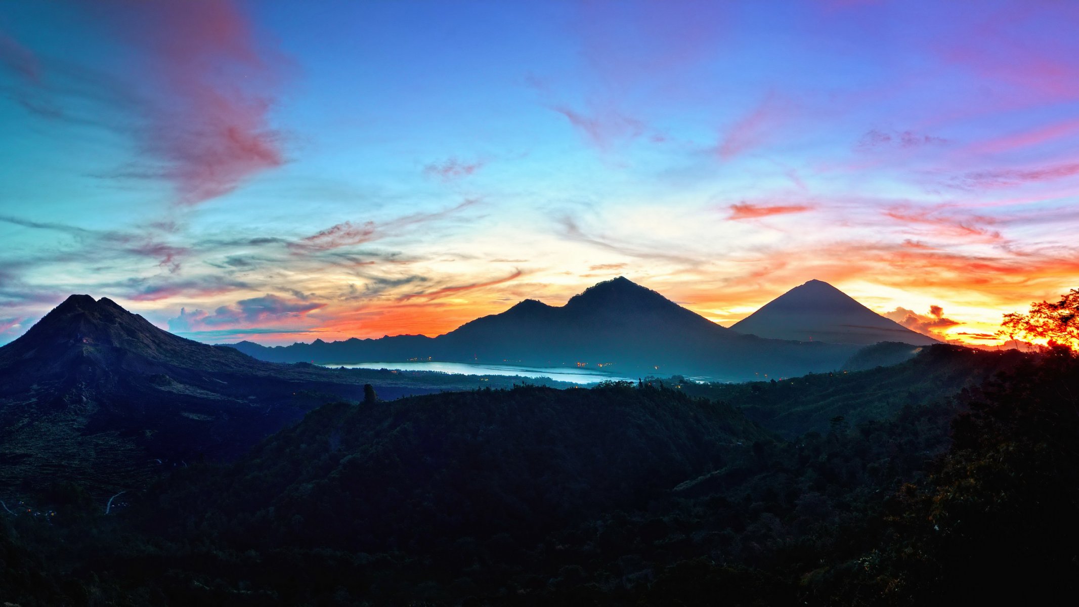 lever du soleil à kintamani bali indonésie montagnes ciel paysage nature
