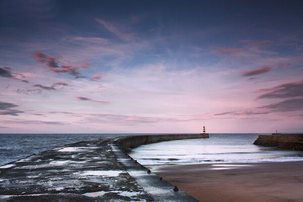 Mer jetée phare coucher de soleil