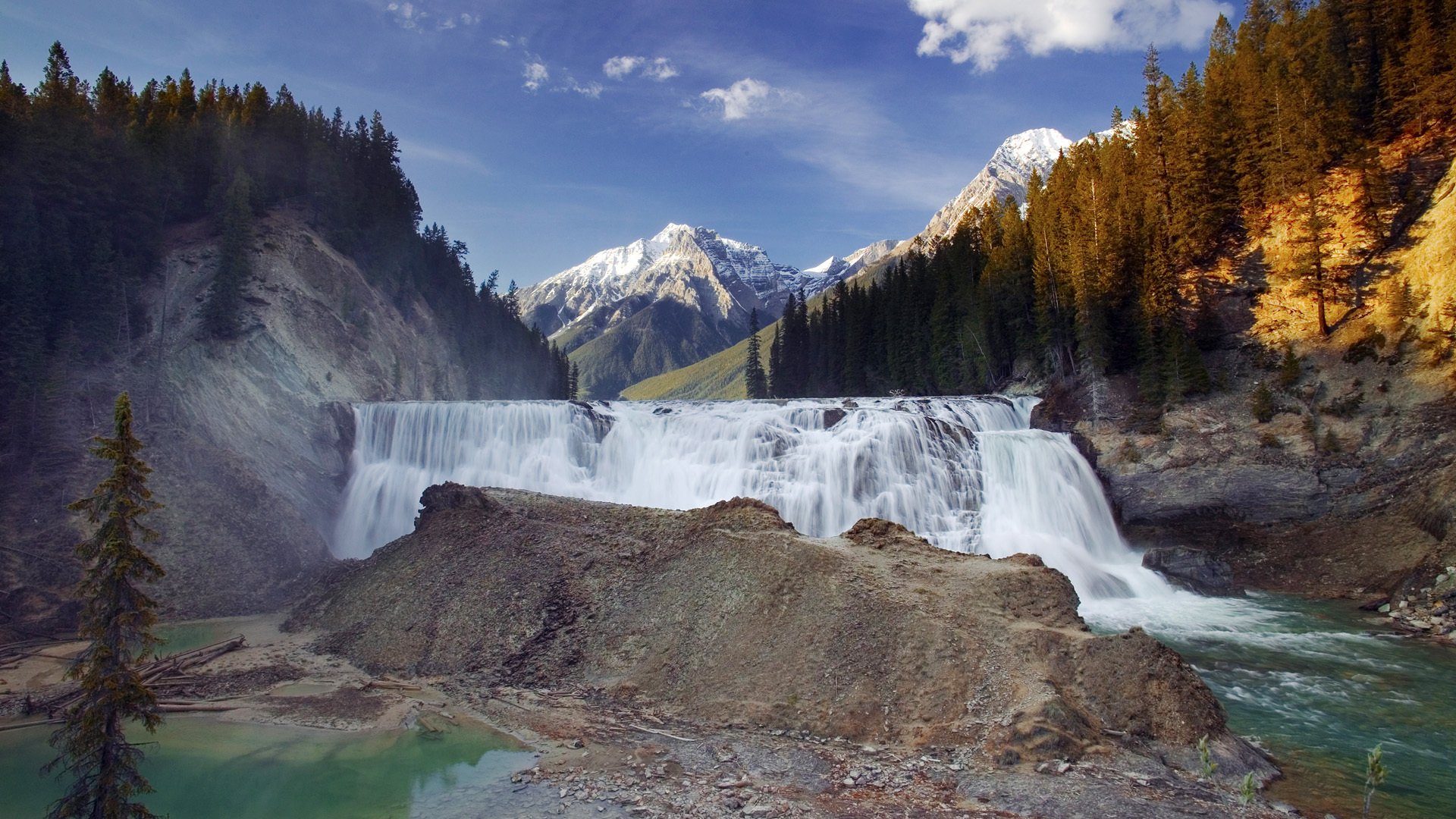 parc national de yoho colombie-britannique canada wapta falls kicking horse river cascade montagnes