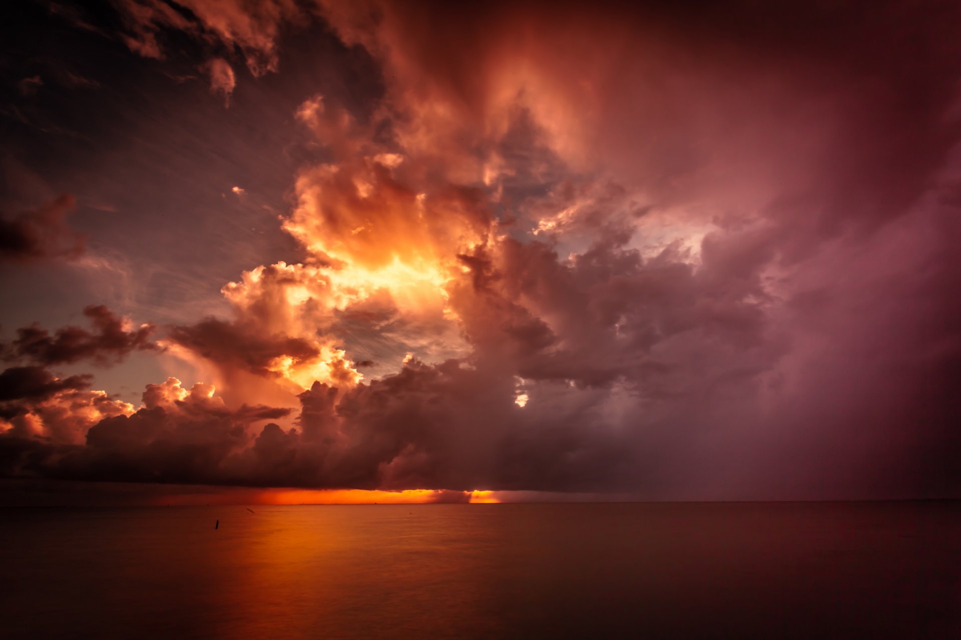 océan aube nuages cyclone