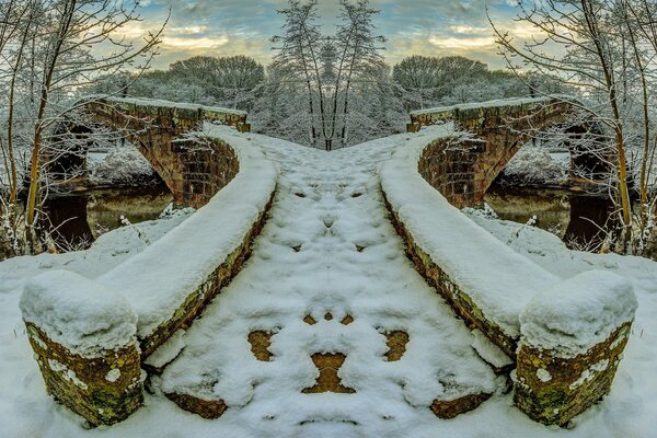 Pont de pierre d hiver. Conte de neige