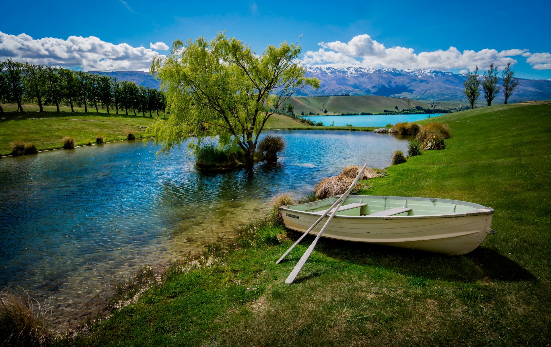 lac bateau arbres montagnes