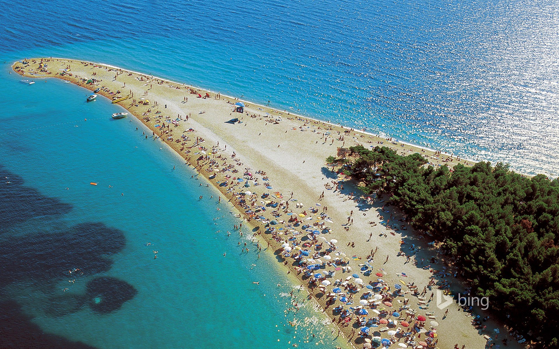 dalmatie brac croatie île station balnéaire mer spit gens vacances